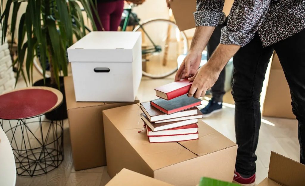 How to safely pack your Books while Moving?