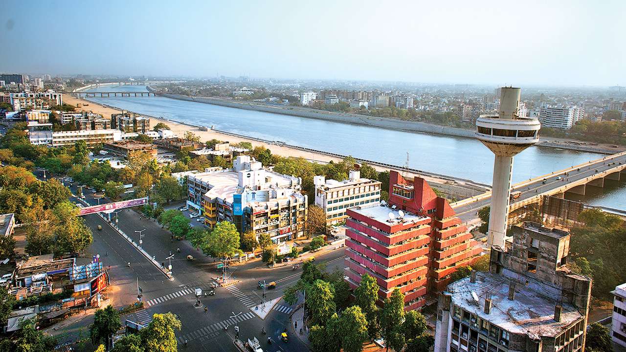 What tips to follow when moving to Ahmedabad?